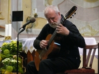 Cvilín - poutní kostel rozeznìla kytara Štìpána Raka